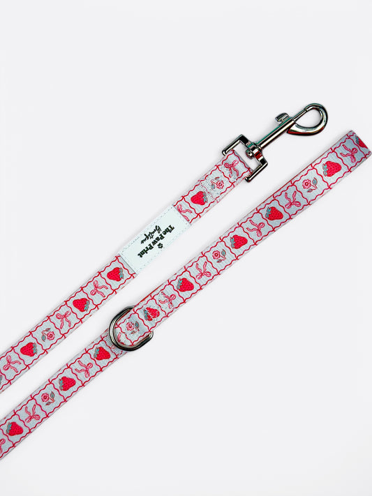 The Bows & Berries Lead